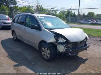  Salvage Toyota Sienna