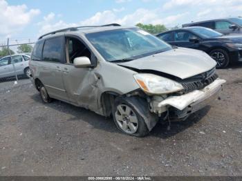  Salvage Toyota Sienna