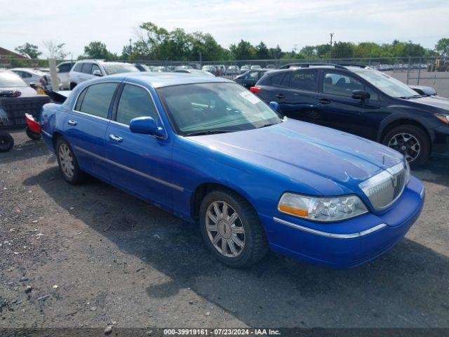  Salvage Lincoln Towncar