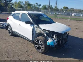  Salvage Nissan Kicks