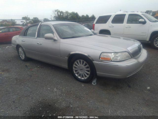  Salvage Lincoln Towncar