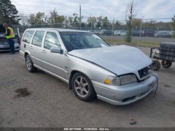  Salvage Volvo V70