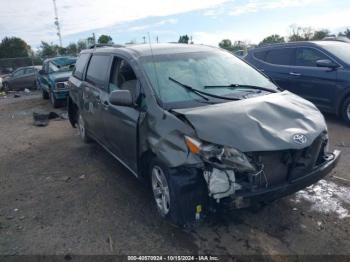  Salvage Toyota Sienna