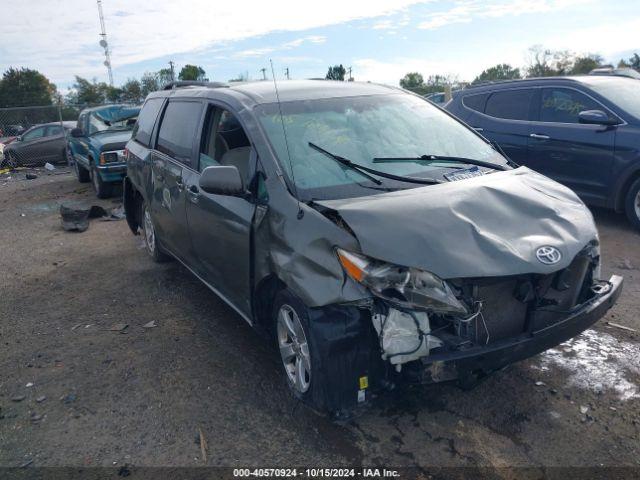  Salvage Toyota Sienna