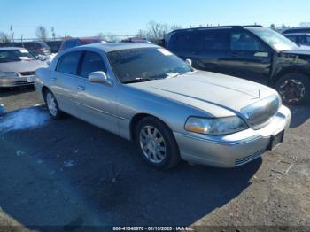  Salvage Lincoln Towncar