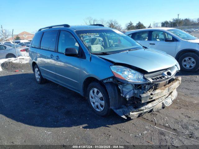  Salvage Toyota Sienna