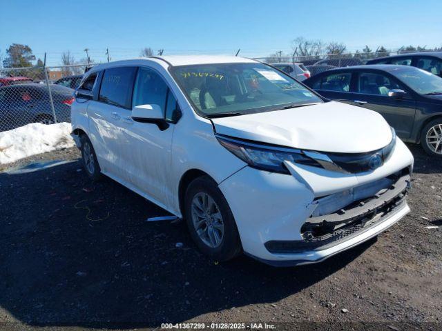  Salvage Toyota Sienna