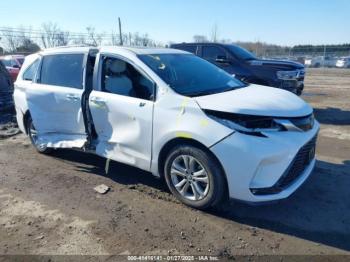  Salvage Toyota Sienna