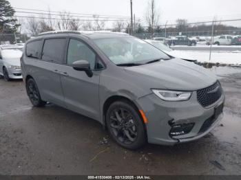  Salvage Chrysler Pacifica