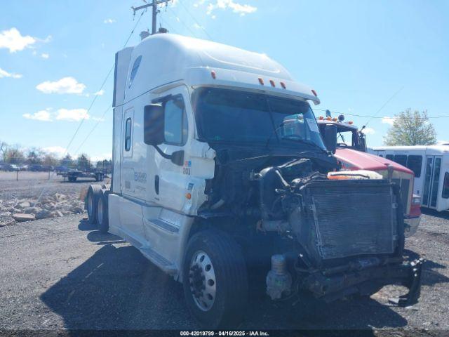  Salvage Freightliner Cascadia 125