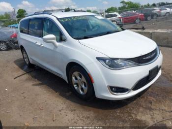  Salvage Chrysler Pacifica