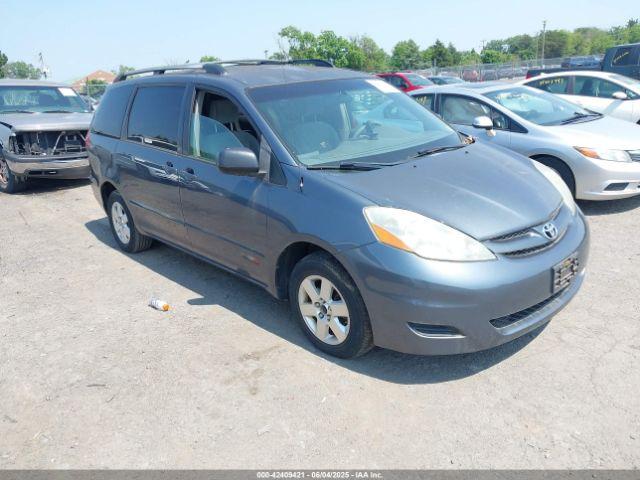  Salvage Toyota Sienna