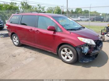  Salvage Toyota Sienna