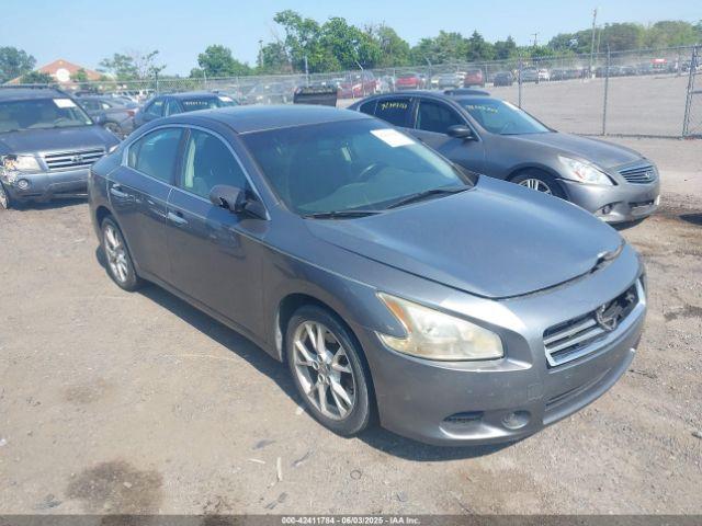  Salvage Nissan Maxima