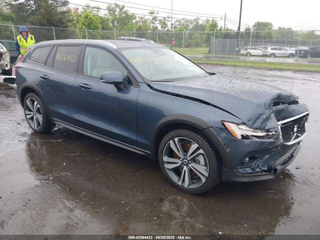  Salvage Volvo V60 Cross Country