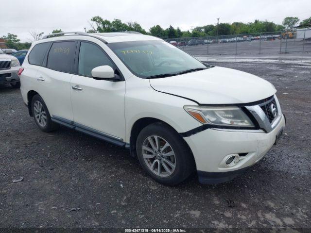  Salvage Nissan Pathfinder
