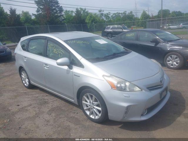  Salvage Toyota Prius v