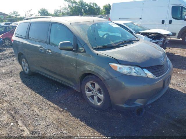  Salvage Toyota Sienna