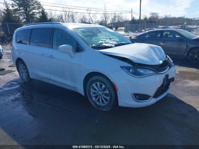  Salvage Chrysler Pacifica