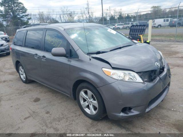  Salvage Toyota Sienna