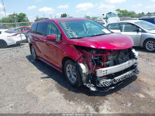  Salvage Toyota Sienna