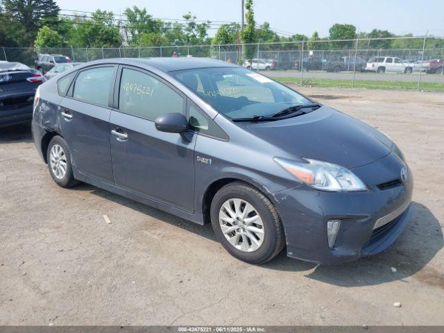  Salvage Toyota Prius