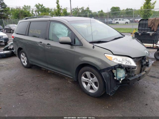 Salvage Toyota Sienna