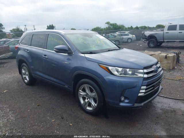  Salvage Toyota Highlander