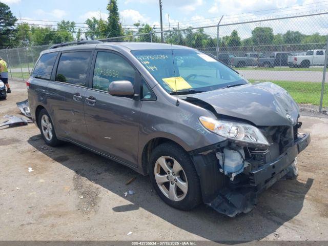  Salvage Toyota Sienna