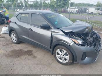 Salvage Nissan Kicks