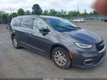  Salvage Chrysler Pacifica