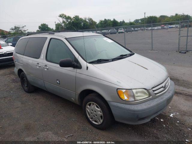  Salvage Toyota Sienna