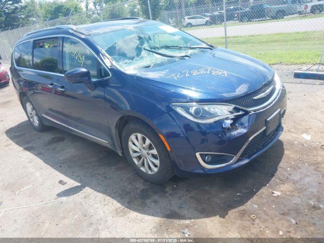  Salvage Chrysler Pacifica