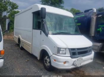  Salvage Isuzu Commercial Van