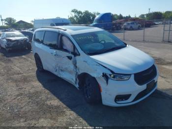  Salvage Chrysler Pacifica