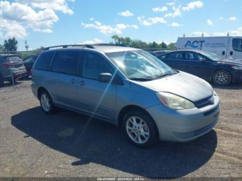  Salvage Toyota Sienna