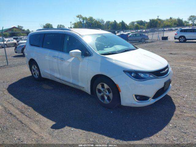  Salvage Chrysler Pacifica