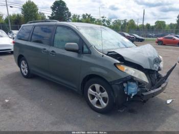  Salvage Toyota Sienna