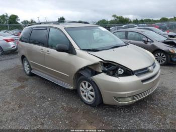  Salvage Toyota Sienna