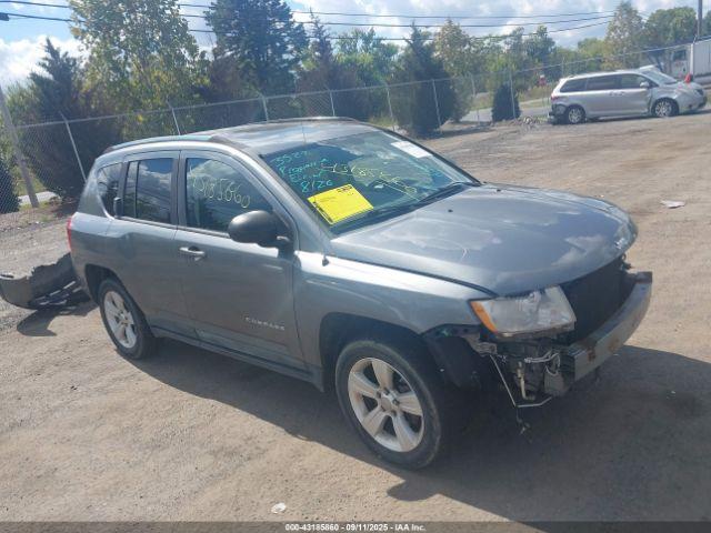  Salvage Jeep Compass