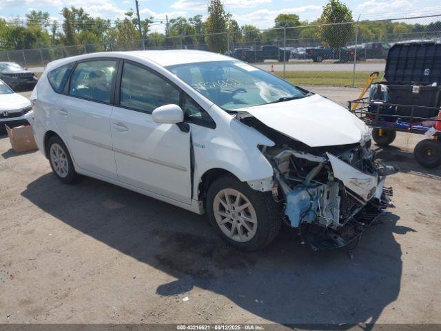  Salvage Toyota Prius v