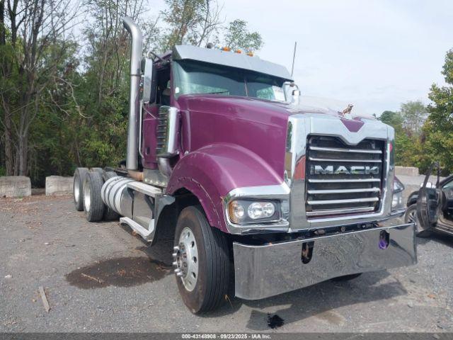  Salvage Mack 700