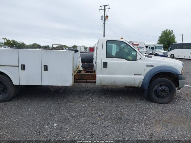 Ford F-450 Image 2