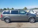 Chrysler Town & Country Limited Image 13