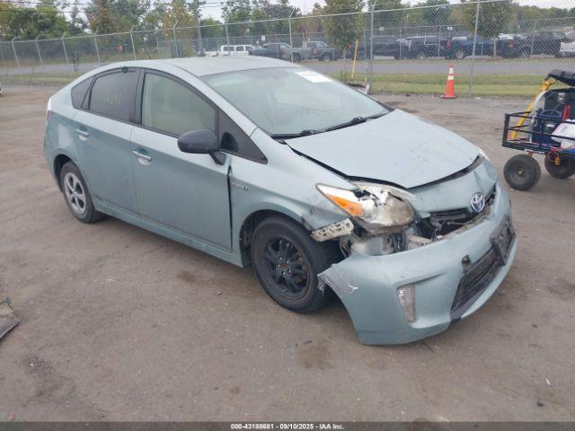  Salvage Toyota Prius