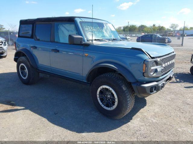  Salvage Ford Bronco