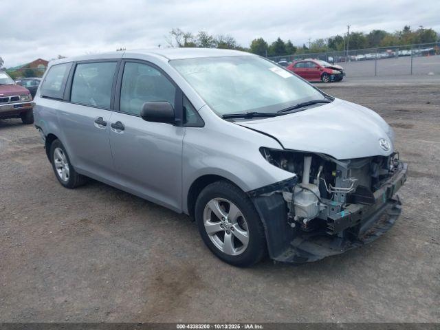  Salvage Toyota Sienna