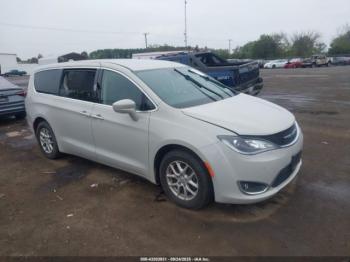  Salvage Chrysler Pacifica