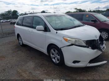  Salvage Toyota Sienna