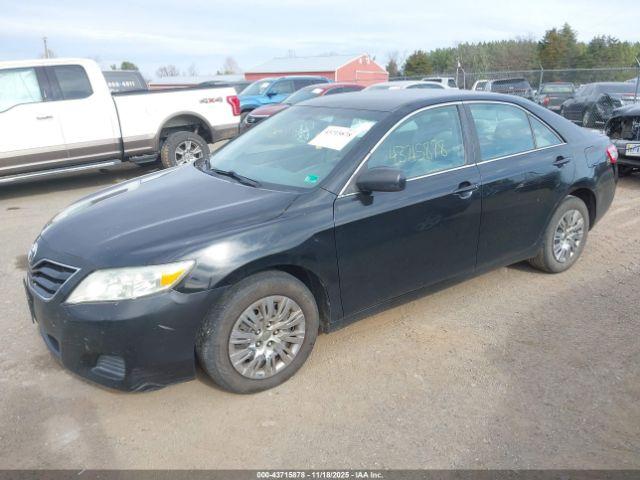 Toyota Camry Le Image 2